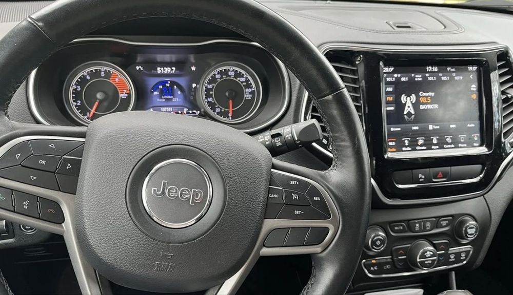 Jeep Cherokee (без пошкоджень)