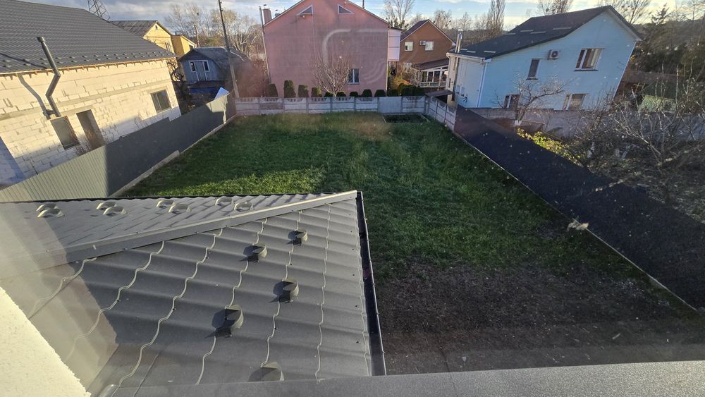 Приватний будинок з великою ділянкою, є газ,  15 хв до Києва