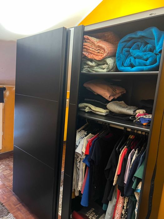 Roupeiro eletrificado em ótimo estado