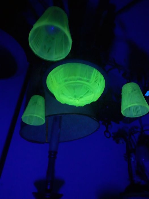 Candeeiro antigo vidro Urânio "Muller Freres" original