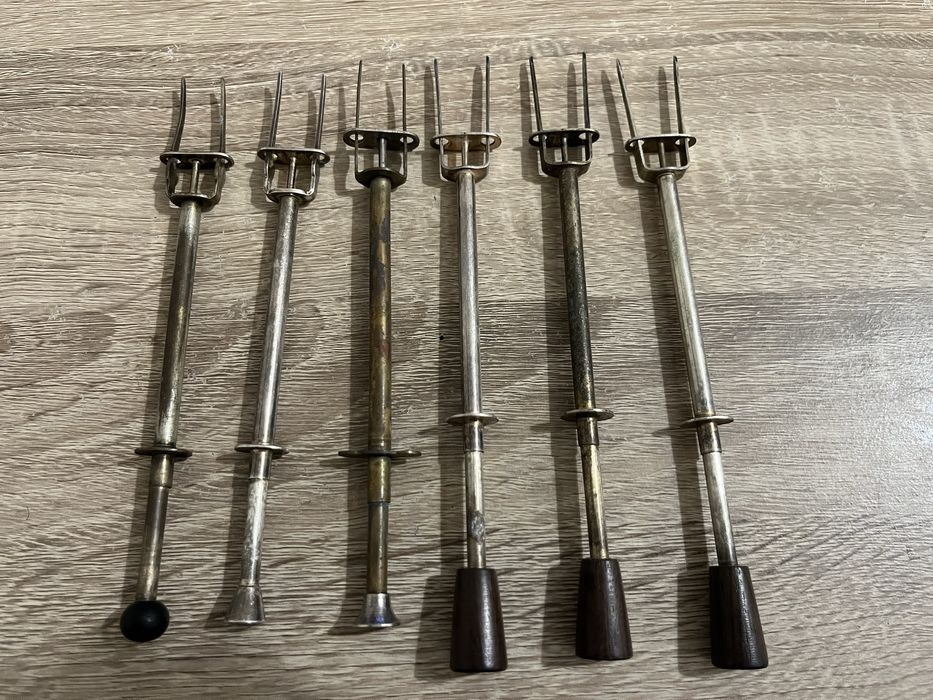 Sprężynowe widelczyki–  najprawdopodobniej srebrzony mosiądz