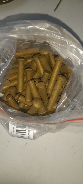 Заклепки, болти латуні.