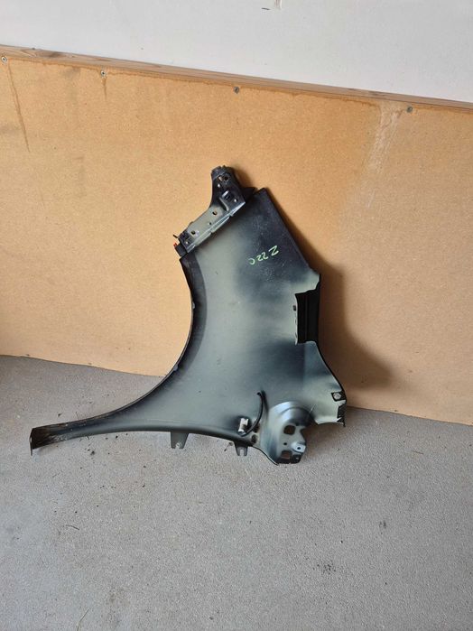 Opel Meriva B błotnik przedni prawy przód.