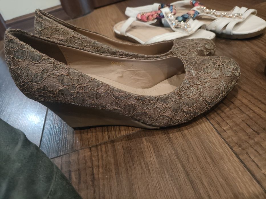 Zestaw obuwia damskiego rozm.38 12 par Nike