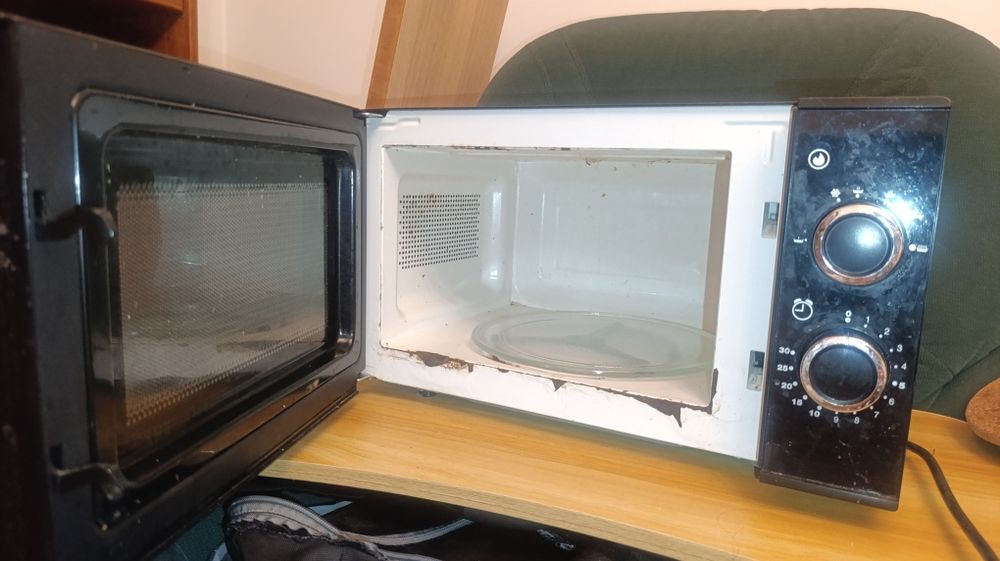 Micro-ondas a funcionar (Para peças ou arranjo)