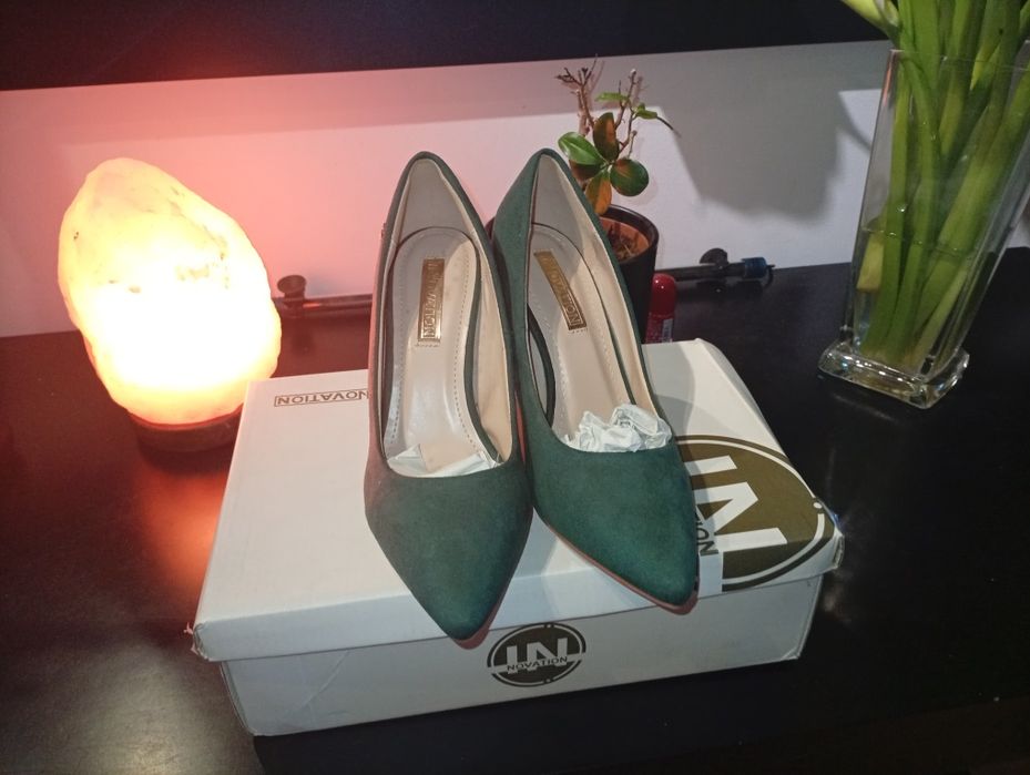 Sapatos  stiletto  verdes novos