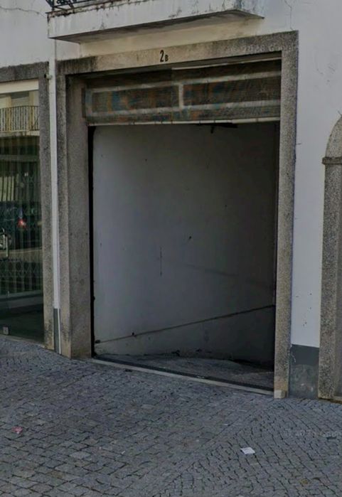 Garagem coberta e fechada com 28m2