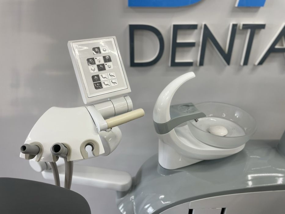 Стоматологічна установка Diplomat Adept DA370