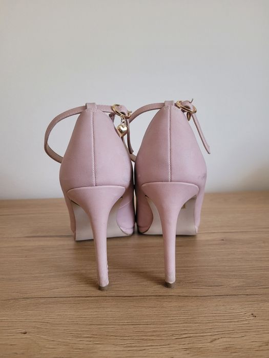 Czółenka na obcasie