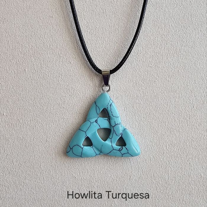 Colares Triquetra de Pedras Naturais