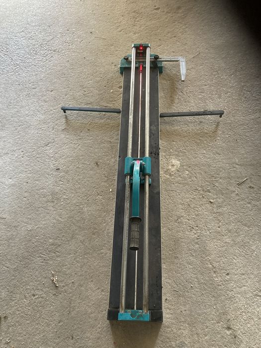 Máquina de cortar azulejos com lazer em bom estadp