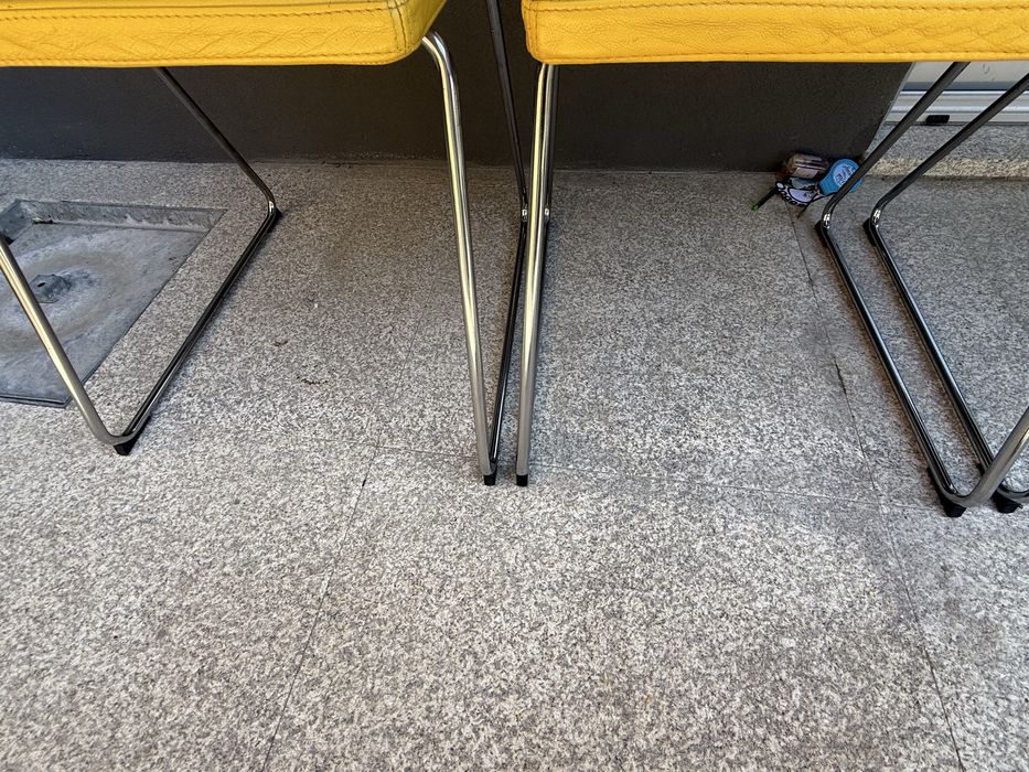Mesa extensivel e 4 cadeiras