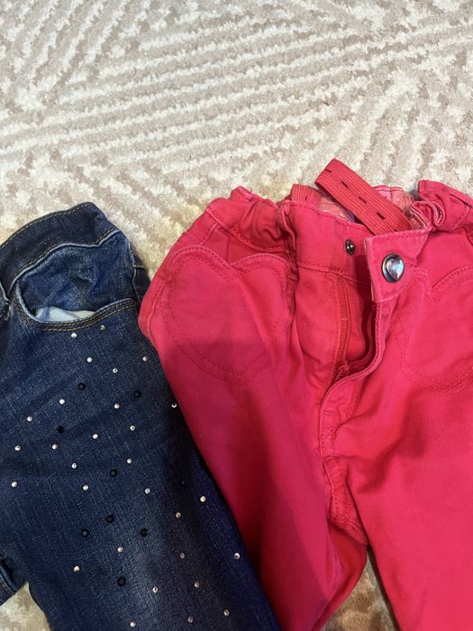 Продам фирменные джинсы в камнях на девочку