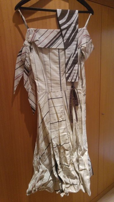 Vestido Adolfo Dominguez em tons de castanho