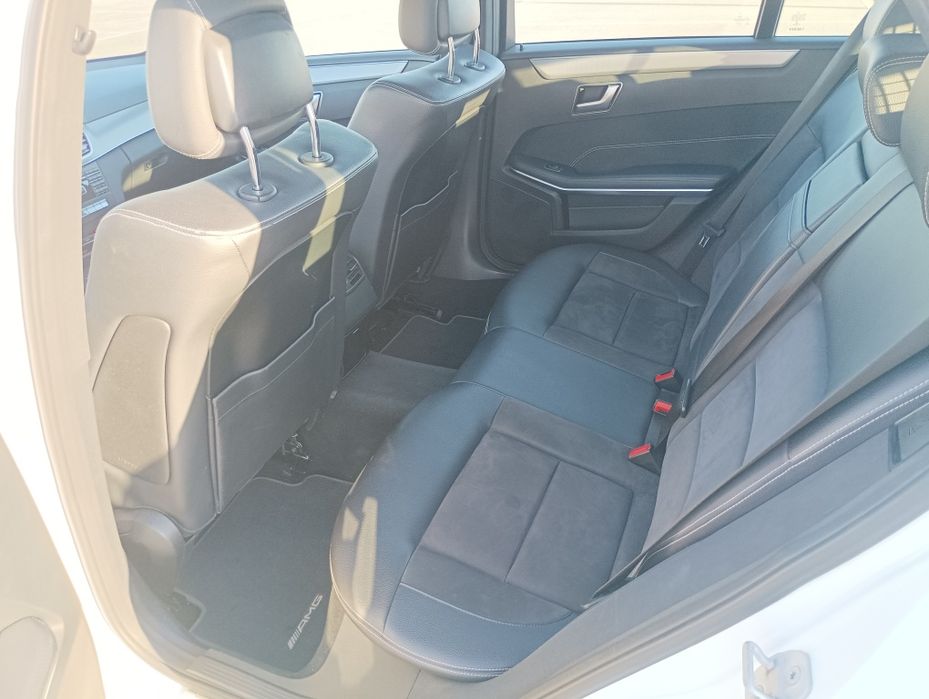 Mercedes E 250 Sw AMG 204 CV  Caixa Automática  de 7 velocidades  e 7 Lugares e Tecto panorâmico e de abrir
