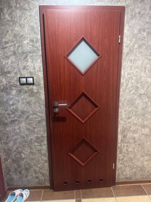 Drzwi łazienkowe 70 prawe i 80 lewe z ościeżnicą i klamka