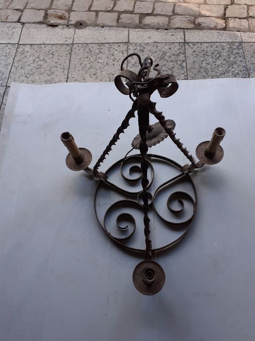 Candeeiro antigo em bom estado