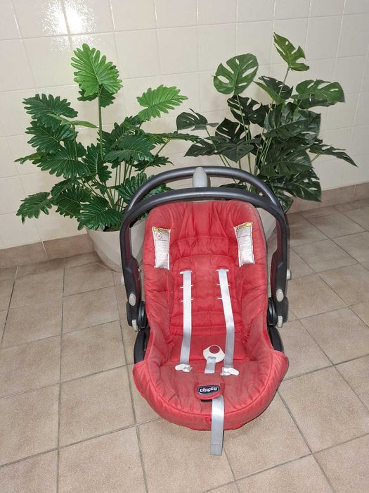 Ovos Chicco – Vermelho e Azul (com base isofix)