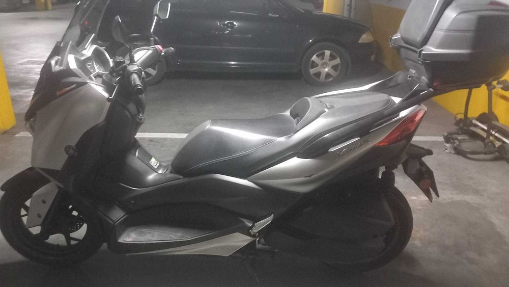 Yamaha XMAX 300 ABS 2018 – Revisões em dia – Extras – Muito estimada