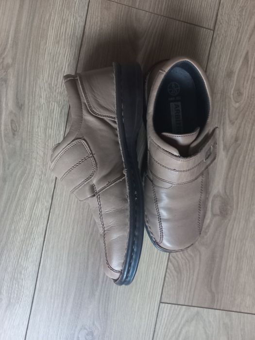 Buty Arbitro skora naturalna rzepy kamel 40
