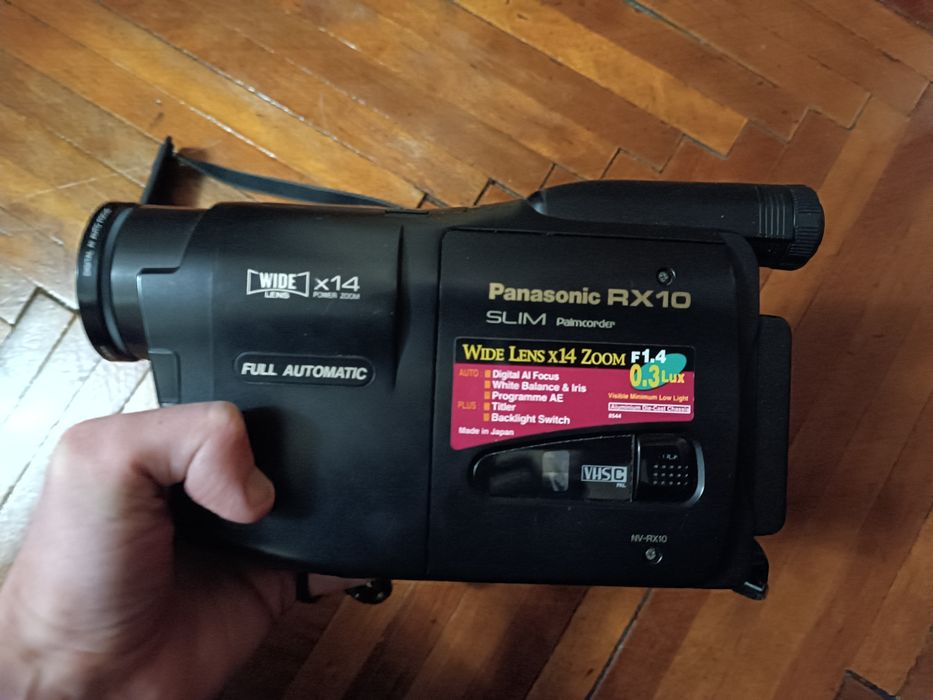 Відеокамера Panasonic RX10