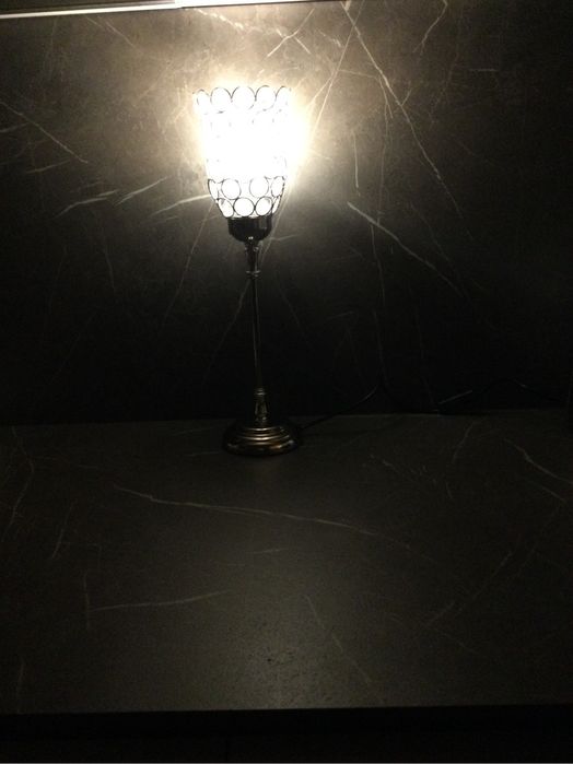 Lampka nocna na komodę, stolik