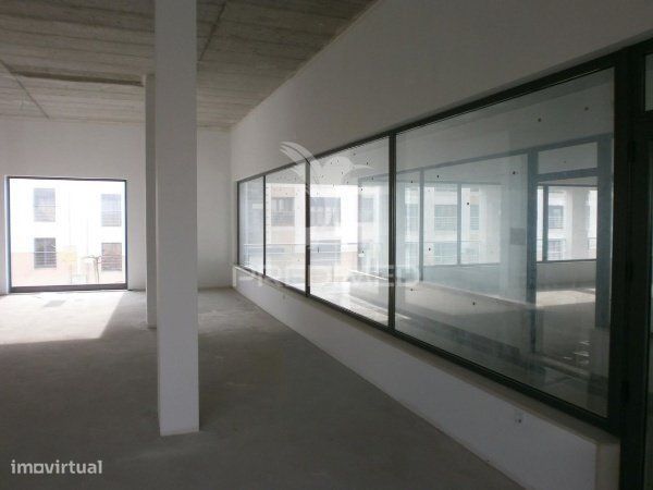 Loja Ampla com Garagem | Pereira – Bons Acessos a Coimbra