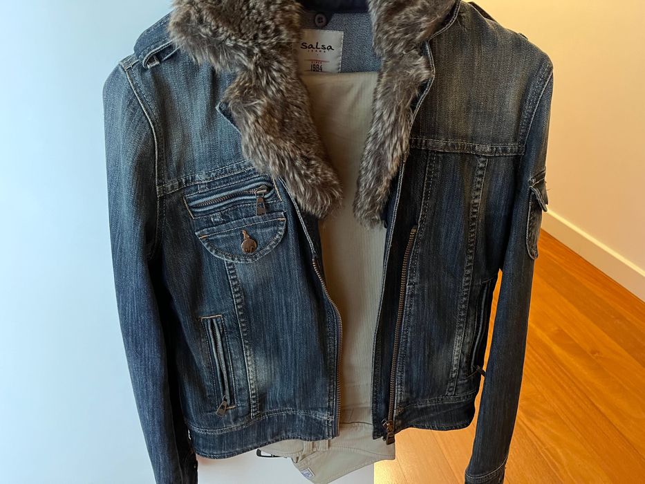 2 casacos de diferentes marcas