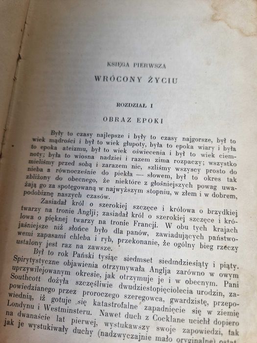 Powieść o dwóch miastach. Dickens