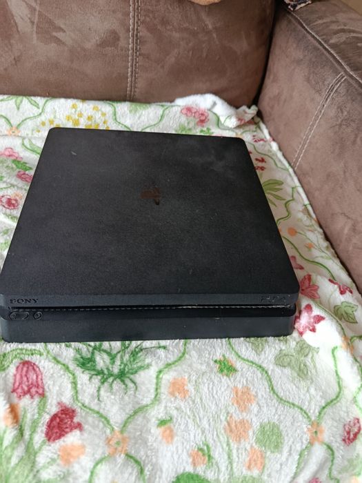 Ps4 500g w dobrym stanie