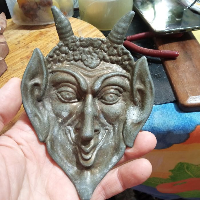 Изваяние из чугуна