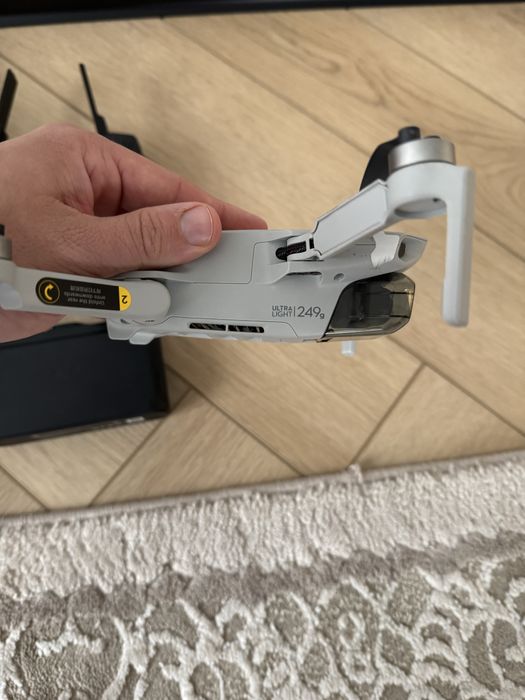 Продам дрон DJI мавік