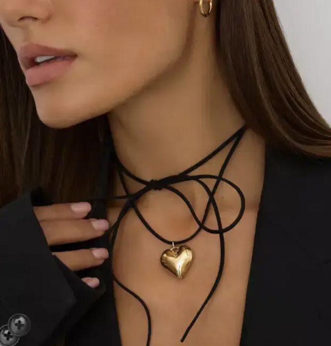 Чокер на шию з золотим серцем