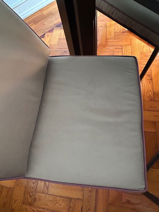 Mesa quadrada de jantar e 8 cadeiras