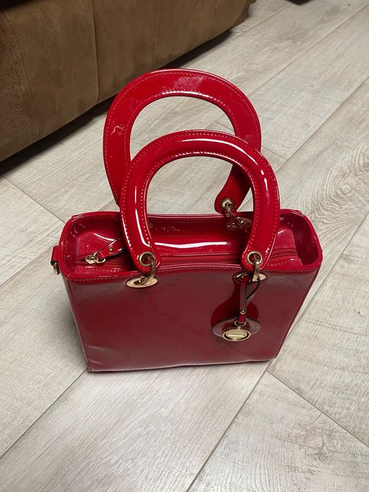 Жіноча сумка лакована