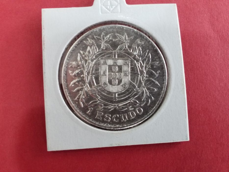 Moedas antigas em prata portuguesas.