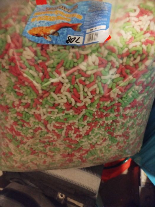 Sprzedam pokarm dla ryb do oczka wodnego