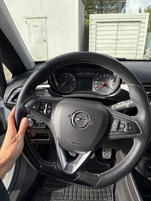 Opel Corsa E 2015 rok Color Edition