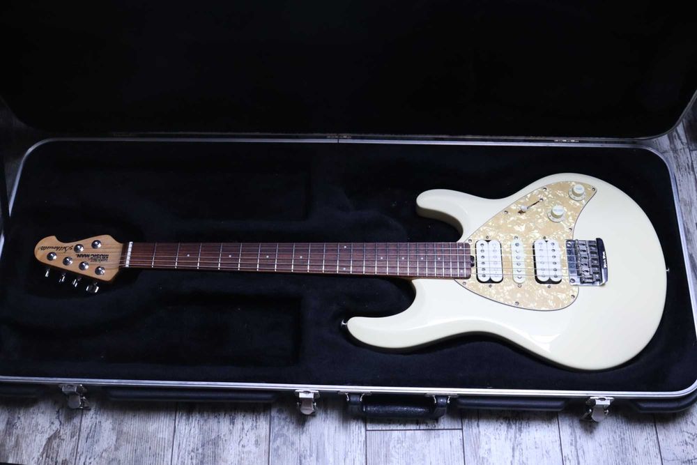 Music Man Ernie Ball Silhouette HSH