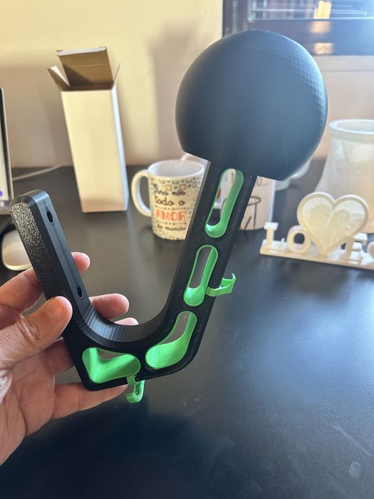 Suporte de parede para capacete, chave e casaco