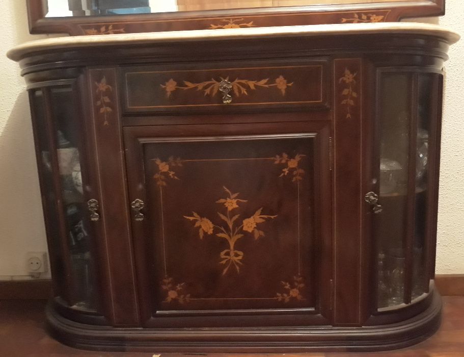 Sapateira com espelho