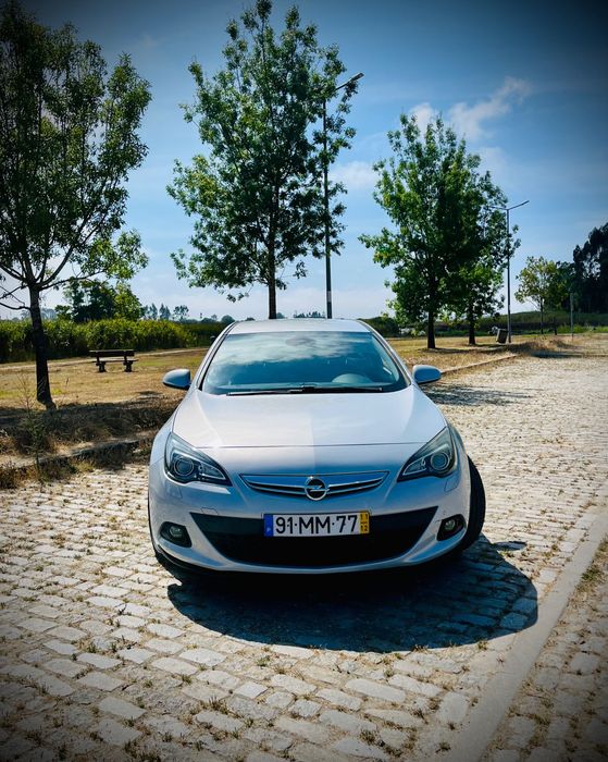 Veículo automóvel Opel Astra GTC 2.0 CDTI 165cv para venda