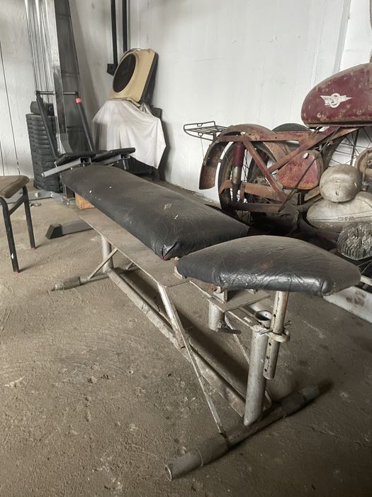 Ławka do cwiczen ze stojakami i modlitewnik