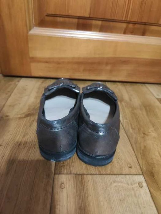 Srebrne błyszczące buty loafersy mokasyny Phoebe