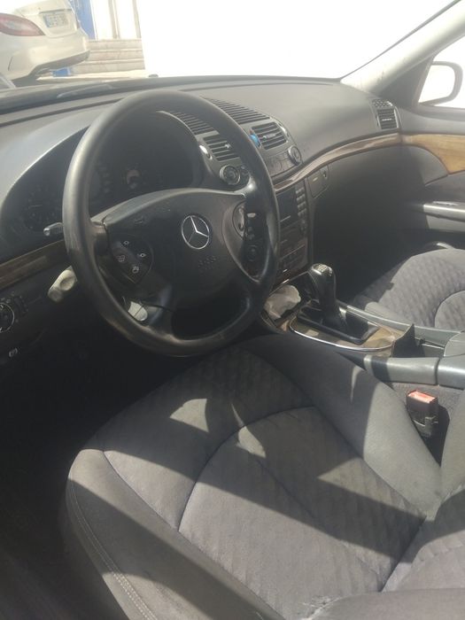 Mercedes-Benz E200