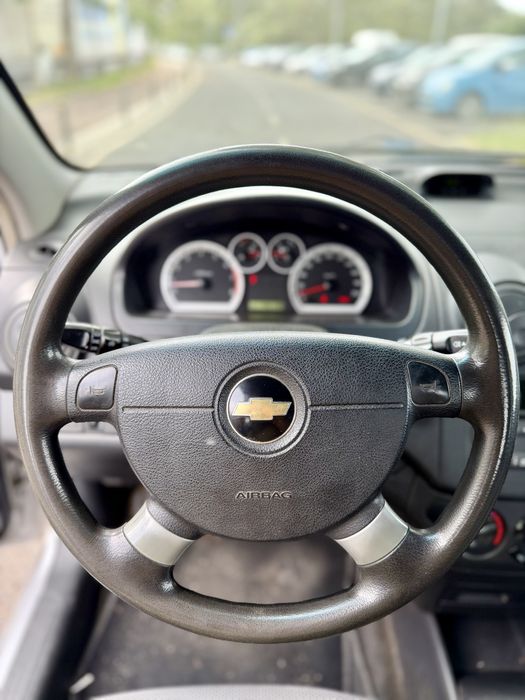 Chevrolet Aveo 1.2 com AC 140 mil kms