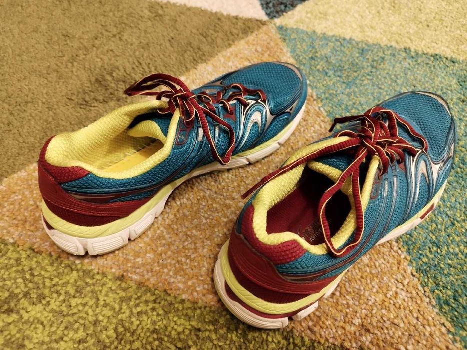 Buty sportowe damskie rozm. 39