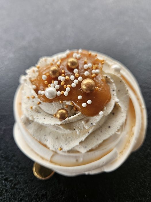 Bezy, Pavlova, Torty bezowe