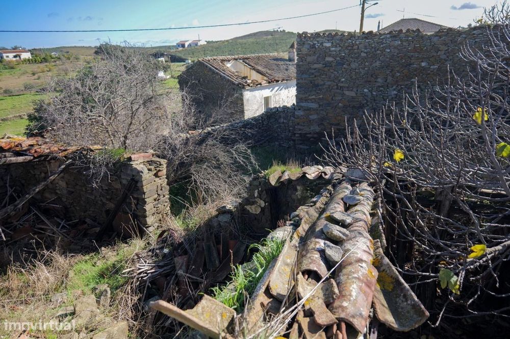 Moradia para recuperar para venda localizado no Pereiro-Alcoutim