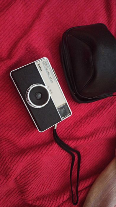 Máquina digital e antigas de rolo